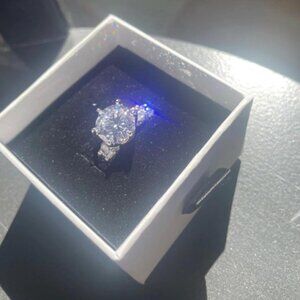 Sterling silver 925 ring with cubic zirconia